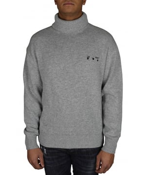 Deze grijze coltrui van Off-White is het kledingstuk dat je nodig hebt om het koude weer het hoofd te bieden!Off-White logo in zwart geborduurd op de borst.Lange mouwen.Geribbelde kraag, manchetten en zoom.100% kasjmier.Made in Italy.