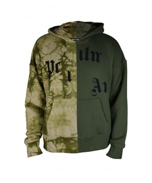 Sudadera Palm Angels logo roto en dos tonos.Diseño con estampado tie-dye verde militar en dos tonos. Ángeles de la palma rotos por delante y por detrás.Capucha.Bordes acanalados.Bolsillo tipo canguro.Mangas largas.100% algodón.Made in Italy.