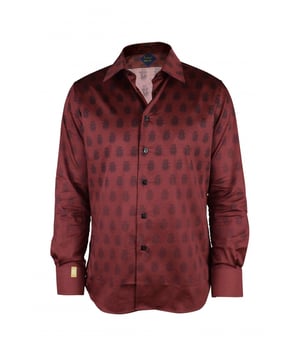 Camisa Billionaire en algodón burdeos.Patrón de insignias que se desvanece.Puños con dos botones.Botones cuadrados de nácar.Dos pliegues laterales en la espalda.Cuello de hoja pequeña.97% algodón y 3% elastano.Made in Italy.