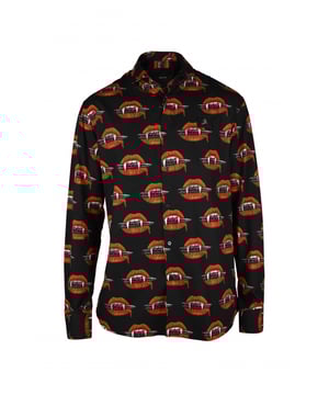 Zwart katoenen overhemd van Philipp Plein.Overal rode vampiertandmondprint.Zwart leren patch op de borst met zilveren metalen schedel.Zwarte parelmoeren knopen.100% katoen.Gemaakt in Italië.