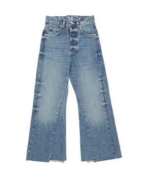 A fresh take on classic denim, the RAEY Women's Organic Blend Insert Flare Crop Jean in Blue blends sustainability with modern style. Made from 87% organic cotton and 13% recycled cotton, these jeans are not only eco-friendly but also soft and comfortable, making them the perfect addition to your sustainable wardrobe.

The insert flare design adds a subtle yet chic twist to the traditional cropped fit, creating a flattering silhouette that elongates the legs. The classic blue wash makes these jeans incredibly versatile, whether you’re dressing them up with heels or down with sneakers.

Key Features:

Made from 87% organic cotton and 13% recycled cotton for a sustainable, soft feel

Flattering insert flare cut for a modern, chic silhouette

Cropped length for a trendy, versatile look

Timeless blue wash for easy pairing with various tops

Eco-conscious design that combines comfort with sustainability

Effortlessly stylish and environmentally friendly, these flare crop jeans are a perfect choice for anyone looking to make a fashionable, sustainable statement.