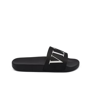 Valentino VLTN Sandalen aus schwarzem Gummi mit geprägtem VLTN -Logo.Gummisohle mit Tarnmuster.Made in Italy.