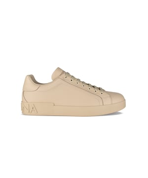 Dolce&Gabbana Portofino Low Sneakers aus beigem Leder.Hintere Sohle mit Logoprägung. Beigefarbener Logo-Patch auf der Zunge.Flache beige Schnürsenkel.Beigefarbene Gummiaußensohle mit Logo.Made in Italy.