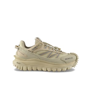 Moncler Trailgrip GTX sneakers van waterdicht beige nylon.Reflecterende biezen.Vetersluiting.Reliëflogo aan de buitenkant.Getextureerde rubberen neus.Hieltreklipje.Moncler-logo aan de buitenkant en hiel.Vibram MEGAGRIP rubberen buitenzool.Zooldikte: 4,5 cm.