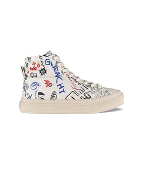 Sneakers altas Givenchy City de piel beige.Estampado de graffiti multicolor en toda la zapatilla. Refuerzos acolchados alrededor del tobillo.Placa metálica grabada Givenchy en el talón.Cierre de cordones blancos.Suela de caucho.100% piel de becerro.