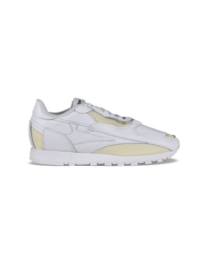 Sneakers  Memory Of  Reebook x Maison Margiela.Wit leer.Tong met logopatch.Geperforeerde details.Vetersluiting.Rubberen buitenzool.