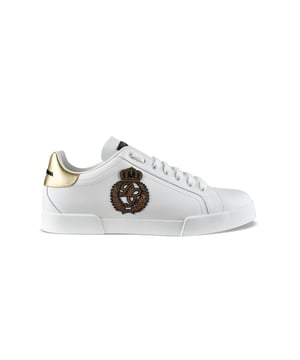Sneakers Dolce & Gabbana Portofino de piel blanca.Escudo de la marca bordado en dorado en el exterior.Lengüeta con parche del logotipo.Talonera de piel dorada con logotipo Dolce & Gabbana.Cierre con cordones blancos.Suela plana de goma.Made in Italy.