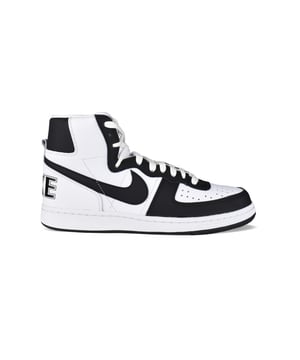 Comme Des Garçons Play x Nike Terminator hoge sneakers.Zwart en wit leer.Handtekening swoosh-logo aan de buitenkant.  Nike X CDG-logo op de hiel.Perforatiedetail op de neus.Tong met logopatch.Vetersluiting.Rubberen zool.