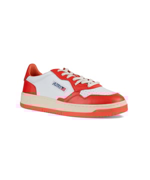 Sneakers bajas Autry de piel blanca y naranja.Parche con logotipo en el exterior. Talonera de piel naranja con logotipo en relieve.Lengüeta con parche del logotipo.Suela de goma con efecto amarilleado. Cierre con cordones.Puntera redonda perforada.100% piel.
