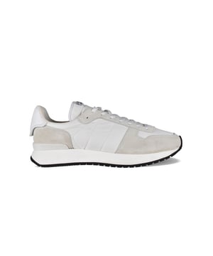 Sneakers bimateria Courrèges de nailon blanco y ante beige.Logotipo tono sobre tono en el exterior.Cierre con cordones blancos.Logotipo negro en la lengüeta. Suela de goma blanca y suela negra.Contrafuerte de piel blanca con logotipo.Puntera redondeada.