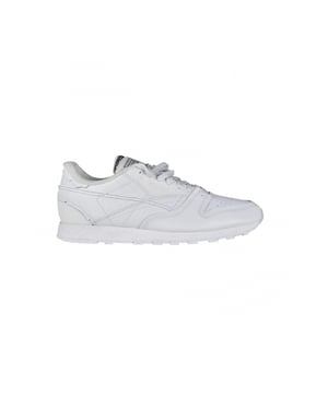 Sneakers CL Memory Of Reebook X Maison Margiela.Aus weißes Leder.Details mit Steppnähten.Etikett auf der vorderen Zunge.Verschluss mit Schnürsenkeln.Außensohle aus Gummi.