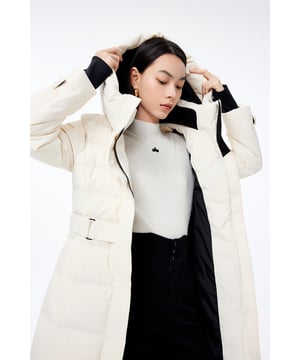Chaqueta ligera y larga de plumón de ganso. Abriga todo el cuerpo. Elegante capucha con forma de H, que combina delgadez y calidez. Cálida y acogedora para acompañarte durante todo el invierno.