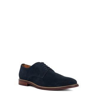Refresh your sartorial edit with Stanleyyy. Crafted from the finest material, this round-toed silhouette features a five-eyelet system and is detailed with tonal stitch details and a wooden veneer sole, enhanced with a contrast-stitch trim.