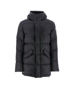 Mens JOTT Dakhla Warm Down Jacket in black.The mid-length DAKHLA down jacket is a new addition to the collection to rule your winter! Its straight cut is made in an original padding with wide strips  always filled with feathers and down to offer you total protection against the cold. DAKHLA has two front flap pockets and a chest pocket. And to guarantee you optimal comfort  its padded hood is ultra-covering and its very high collar.- Responsible down- Water repellent- Thermal insulation: extreme cold- Windproof- Main material: 100% Polyamide.  Lining: 100% Polyamide. Filling: 90% Down  10% Feather.- Ref: FW22MPAR01999