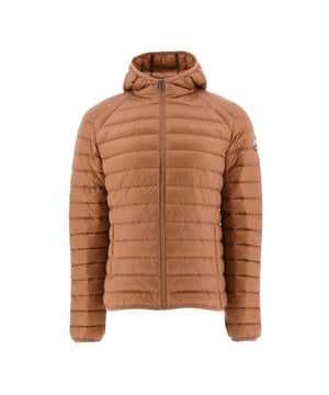 Heren JOTT Nico lichtgewicht donsjack in camel.Het heren donsjack NICO wordt geleverd met een capuchon die het hoofd volledig bedekt. De veren- en donsvulling van de jas houdt je warm, comfortabel en modieus dit seizoen.- Thermische isolatie: licht- Waterafstotend- Compact- Verantwoordelijk dons.- Aansluitende snit.- Hoofdmateriaal: 100% Polyamide.  Voering: 100% polyamide. Vulling: 90% dons 10% veren.- Ref: PS23MDOW01-839