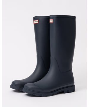 Introducing the newest addition to the Hunter family, our fully waterproof Men's Downpour Tall Boot. With a sleek upper design and a lightweight moulded outsole, the unique tread has taken influence from natural shapes found in landscapes. Handcrafted and finished with a heritage topbind, this men's black riding boot has been engineered to have a more modern and voluminous calf fit.



Certified vegan
Waterproof
Handcrafted with a sleek upper design
100% Recycled polyester lining
Moulded footbed for enhanced comfort and support
Lightweight rubber outsole with Hunter Downpour tread pattern
Outsole traction for added grip on surfaces
Crafted from natural vulcanised rubber with a matte finish
Engineered to have a more modern and voluminous calf fit
Heritage topbind



Upper material: 100% RubberOutsole material: 100% Moulded lightweight rubberLining: 100% Post-consumer recycled polyesterInsole: 100% Post-consumer recycled polyester and latex sponge foam
HFRM0001251