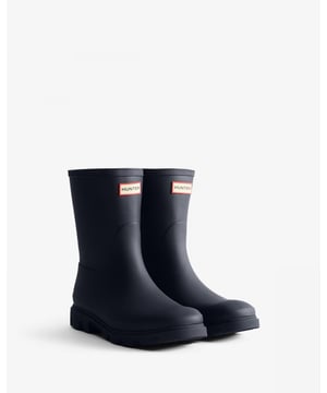 Introducing the newest addition to the Hunter family, our fully waterproof Men's Downpour Short Boot. With a sleek upper design and a lightweight moulded outsole, the unique tread has taken influence from natural shapes found in landscapes. Handcrafted and finished with a heritage topbind, this men's black short boot has been engineered to have a more modern and voluminous calf fit.



Certified vegan
Waterproof
Handcrafted with a sleek upper design
100% Recycled polyester lining
Moulded footbed for enhanced comfort and support
Lightweight rubber outsole with Hunter Downpour tread pattern
Outsole traction for added grip on surfaces
Crafted from natural vulcanised rubber with a matte finish
Engineered to have a more modern and voluminous calf fit
Heritage topbind



Insole: 100% Post-consumer recycled polyester and latex sponge foamLining: 100% Post-consumer recycled polyesterUpper material: 100% RubberOutsole material: 100% Moulded lightweight rubber
HFRM0002251