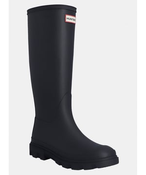 Introducing the newest addition to the Hunter family, our fully waterproof Women's Downpour Tall Boot. With a sleek upper design and a lightweight moulded outsole, the unique tread has taken influence from natural shapes found in landscapes. Handcrafted and finished with a heritage topbind, this women's navy riding boot has been engineered to have a more modern and voluminous calf fit. 



Certified vegan
Waterproof
Handcrafted with a sleek upper design
100% Recycled polyester lining
Moulded footbed for enhanced comfort and support
Lightweight rubber outsole with Hunter Downpour tread pattern
Outsole traction for added grip on surfaces
Crafted from natural vulcanised rubber with a matte finish
Engineered to have a more modern and voluminous calf fit
Heritage topbind



Upper material: 100% RubberOutsole material: 100% Moulded lightweight rubberLining: 100% Post-consumer recycled polyesterInsole: 100% Post-consumer recycled polyester and latex sponge foam
HFRW0001251