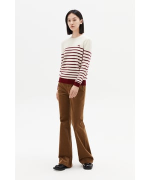 Diese Schlaghose mit Nadelstreifen verleiht einen Hauch von urbanem Vintage-Stil. Mühelos schick für Streetwear, vereint sie einen eleganten, modischen Look mit einem ausgeprägten Stilbewusstsein. Mit ihrer taillierten, schmalen Passform, die nicht zu eng ist, schmeichelt sie jedem Körpertyp, erzeugt die Illusion langer, schlanker Beine und unterstreicht einen modernen, raffinierten Geschmack.