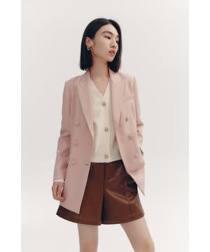 Dieses Modell verwendet das patentierte japanische Toray-Garn und wird als Sonnenschutzkleidung zum Gehen bezeichnet. Das volle, flauschige Gefühl von Luft und der Hauch von Essigsäure ergänzen sich gegenseitig mit ihrer starken Anti-Falten-Wirkung. Der Stil ist schlicht und schlank machend, mit verspielten Herzen am ganzen Körper.
