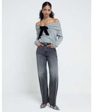 High waisted, Straight leg fit, Denim fabric, Belt loops, Classic 5 pocket styling, Button & zip fastening