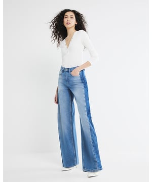 Barrel fit, Denim fabric, Side Stripe, Belt loops, Classic 5 pockets, Button and zip fastening