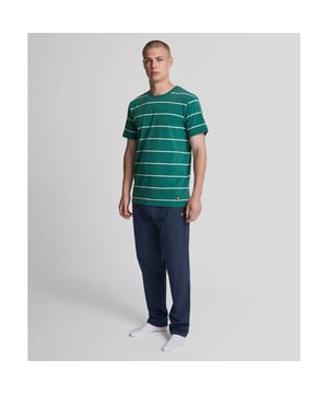 Branded elasticated waistband.Side pockets.Embroidered branding.Regular fit.