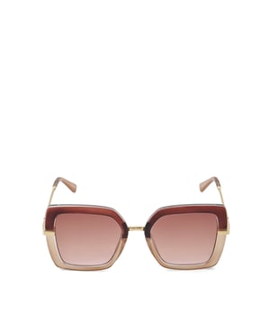 Planning your next getaway? Don't forget to include Ginjero, square-lens sunglasses that keep the rays at bay. Featuring a bold patterned frame and sleek thin metal arms, this sunny-day accessory is sure to elevate your look and protect your eyes.