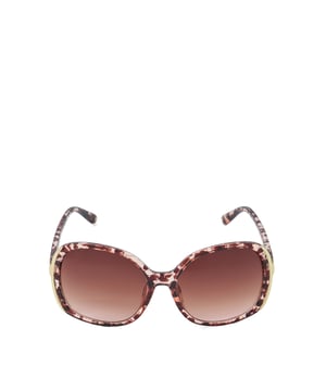 Summer staycation or city break, Grennado is the perfect travel companion. Crafted from premium tortoise shell acetate and designed to protect your eyes, these sunglasses are a must-have on bright days. Complete with striking gold accents on the frame and chic square lenses, they're the top item on your holiday checklist.