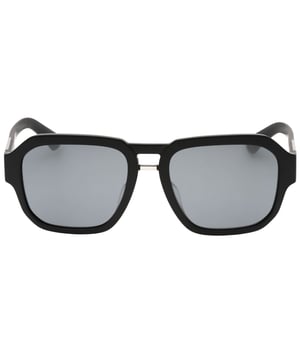 Erleben Sie den Reiz von Luxus und Stil mit Sonnenbrillen von Dolce & Gabbana. Diese elegante Sonnenbrille wertet nicht nur Ihr Aussehen auf, sondern bietet auch UV-Schutz für Ihre Augen. Gönnen Sie sich das ultimative Modeaccessoire, bei dem auch die Gesundheit Ihrer Augen im Vordergrund steht., Linsenbreite = 56 mm, Breite des Nasenrückens = 19 mm, Bügellänge = 145 mm, Hergestellt in Italien, schwarze Sonnenbrille von Dolce & Gabbana, Sonnenbrille, Sonnenbrillenetui, Reinigungstuch und Pflegehinweise im Lieferumfang enthalten, 100 % Schutz vor UVA- und UVB-Sonnenlicht und konform mit der britischen Norm EN 1836:2005, silbergraue Linse
