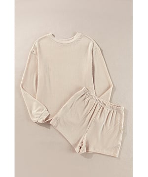 Our styles are designed with a trendy fitted look in mind following an international size standard. For the best fit we suggest choosing one size up from your usual. Be sure to check our sizing chart to find your perfect match!
  Parchment corded knit set
  Long sleeve top with a relaxed fit
  High waist shorts for a flattering look
  Loose silhouette for an effortlessly chic style
  Perfect for lounging or casual outings
Material: 75% Polyester 20% Viscose 5% Elastane