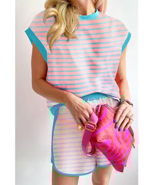 Our styles are designed with a trendy fitted look in mind following an international size standard. For the best fit we suggest choosing one size up from your usual. Be sure to check our sizing chart to find your perfect match!
  Stylish striped design for a trendy look
  Color block detailing adds a modern touch
  Loose fit for ultimate comfort and ease of movement
  Two
  piece set for versatile styling options
  Perfect for casual outings
Material: 70% Polyester 25% Cotton 5% Elastane