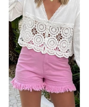 Stylish Pink Frayed Edge Design
  Made from High
  Quality Denim Fabric
  Ideal for Casual Occasions
  Available in Multiple Sizes
  Medium
  High Elasticity
Material: 98% Cotton 2% Elastane