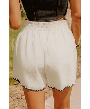 Unique waffle knit fabric for a textured touch
  Contrasting ricrac hemline
  Casual shorts ideal for everyday wear
  Can be paired with shirts for a dressy style
Material: 95% Polyester 5% Elastane