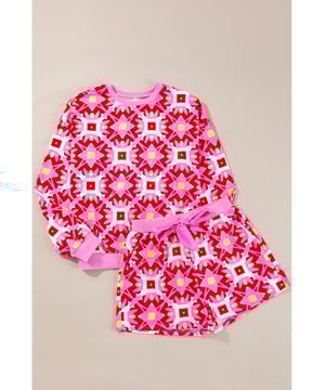 Sachet Pink Geometric Print Long Sleeve Top and Drawstring Shorts Set
  Perfect lounge set that provides effortless coordination
  Long sleeves and crew neck for a classic touch
  Eye
  catching geometric print for a modern look
  Drawstring waist on shorts for a customizable fit
  Available in different sizes with high elasticity
  Refer to the size chart for accurate measurements
  Dropship short sets are available with delicate cuttings and attractive prices
Material: 95% Polyester 5% Elastane