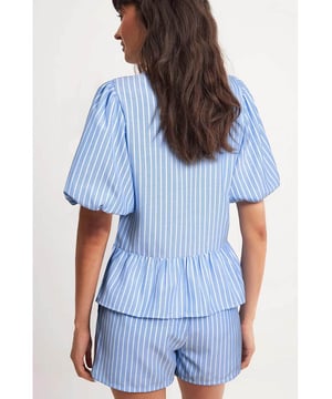 Striped design adds a playful and modern touch to the top
  Bowknot details on the front add a charming and feminine flair
  Puffy sleeves provide a playful and trendy look
  The set includes matching shorts for a coordinated outfit
Material: 85% Polyester 15% Viscose