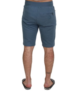 Bermudas 100% autenticas de Dolce & Gabbana.
  Estilo: Bermudas.
  Color: Azul.
  Ajuste: Regular fit.
  Correa ajustable en la cintura.
  Dos bolsillos delanteros y un bolsillo trasero.
  Detalles del logotipo.
  Hecho en Italia.
  Material: 100% algodon.