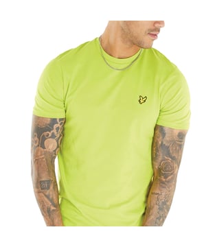 Lyle und Scott Herren T-Shirts  
Stilcode: TS400VOG  
100% BCI Baumwolle  
190 gsm Einzeljersey-Stoff  
Eingesetzte Ärmel  
Genähte Ärmel und Saum  
Überlegener Schnitt  
Hergestellt in Indien  
Kurze Ärmel  
Rundhals  
Markenlogo auf der Brust  
Atmungsaktiv  
Gerippter Hals, Saum und Bündchen  
Weicher Baumwollstoff  
Regulär fit  
Ideal für Freizeitbekleidung  
Ausgezeichnete Qualität  
Maschinenwaschbar