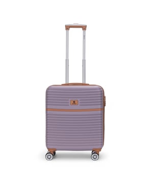 Deze ruime hardshell handbagage combineert duurzaamheid, veiligheid en soepele manoeuvreerbaarheid, waardoor het een ideale keuze is voor reizigers die extra capaciteit en gemoedsrust nodig hebben. Met het geïntegreerde TSA-slot en 8-wiel spinnersysteem zijn uw bezittingen veilig en gemakkelijk te navigeren door drukke reisomgevingen. Kenmerken: • Duurzaam hardshellontwerp - De solide, harde buitenkant beschermt uw bezittingen tegen stoten en krassen, zodat ze tijdens uw reis veilig blijven. • Geïntegreerd TSA-slot - Het ingebouwde combinatieslot biedt gemoedsrust en voldoet aan de reisbeveiligingsnormen, waardoor de luchthavenbeveiliging uw bagage kan inspecteren zonder deze te beschadigen. • 8-wiel spinnersysteem - Heeft soepele, gemakkelijk glijdende dubbele wielen voor moeiteloze 360-graden beweging, voor gemakkelijke hantering op elk oppervlak. • Royale capaciteit - Met een capaciteit van 53 liter biedt deze bagage voldoende ruimte voor uw essentiële en extra items, of het nu gaat om een ​​korte vakantie of langere reizen. Afmetingen en specificaties: • Afmetingen: 56 x 45 x 25 cm | Gewicht: 3,00 kg | Capaciteit: 53L (geschikt voor British Airways) Deze koffer biedt de perfecte combinatie van veiligheid, ruimte en gemak en is een must-have voor elke reiziger.