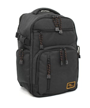 Mochila Mochila 40x20x25 cm Bolsa de viaje debajo del asiento para Easy Jet, Ryanair · MOCHILA HOMOLOGADA PARA CABINA DE RYANAIR: nuestras maletas de cabina tienen el tamaño perfecto para permitir el equipaje de mano gratuito en las principales aerolíneas como Ryanair, EasyJet, British Airways, Etihad, Emirates y más. Con unas medidas de 40x20x25 cm, esta bolsa debajo del asiento ofrece una espaciosa capacidad de 20 L con un peso de tan solo 625 g, lo que hace que viajar sea sencillo y sin estrés con una amplia compatibilidad con las aerolíneas. · DISEÑO ESPACIOSO Y CÓMODO: el espacioso compartimento principal se abre como una maleta e incluye correas elásticas interiores para mantener sus artículos seguros. Los dos bolsillos interiores con cremallera ayudan a organizar las pertenencias más pequeñas, y un asa superior incorporada facilita el viaje, lo que convierte a esta mochila en una compañera ideal. · ALMACENAMIENTO ORGANIZADO Y SEGURO: mantenga sus objetos de valor seguros con un compartimento trasero acolchado antirrobo para computadora portátil. La mochila también cuenta con dos bolsillos laterales con cremallera y tres bolsillos frontales, que ofrecen amplio espacio para tu pasaporte, billetera, iPad, libretas, bolígrafos, teléfono y más. · PERFECTA PARA VIAJES CORTOS O LARGOS: Diseñada con correas de hombro gruesas y suaves y acolchado de espuma, esta mochila garantiza la máxima comodidad. Desliza fácilmente la correa de equipaje sobre el asa de tu maleta para navegar por los aeropuertos con facilidad. Su diseño estructurado, con acolchado en todos los lados, mantiene la mochila en su forma, ya sea vacía o completamente cargada. · VIAJA CON COMODIDAD Y FACILIDAD: Ideal tanto para escapadas cortas como para viajes largos, esta mochila ofrece la máxima comodidad con correas de hombro acolchadas y soporte para la espalda. Deslízate sin esfuerzo por los aeropuertos sujetándola al asa de tu maleta, asegurando una experiencia de viaje suave y sin estrés. DIMENSIONES: 40 x 20 x 25 cm | Capacidad: 20 L | Peso: 650 g