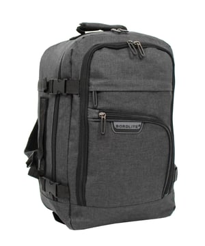 Rucksack, 40 x 20 x 25 cm, Reisetasche für unter den Sitz, für Easy Jet, Ryanair · RYANAIR-KONFORM UND KABINENTAUSCHBAR: Entspricht den Anforderungen von Ryanair für kostenloses Handgepäck, sodass Sie zusätzliche Gebühren vermeiden können. Auch für die Verwendung in der Kabine anderer großer Fluggesellschaften zugelassen, darunter British Airways, Emirates, Lufthansa, Virgin Atlantic, KLM und mehr. · FÜR DIE MEISTEN GROSSEN FLUGGESELLSCHAFTEN ZUGELASSEN: Diese Tasche ist kompatibel mit den Handgepäckrichtlinien großer Fluggesellschaften wie Ryanair, British Airways, EasyJet und anderen und hilft Ihnen, Geld zu sparen, und reduziert Reisestress für ein angenehmeres Flughafenerlebnis. · ÜBERRAGENDE QUALITÄT UND LANGLEBIGKEIT: Diese Tasche wurde aus erstklassigen Materialien gefertigt und ist auf Langlebigkeit ausgelegt. Sie bietet lang anhaltende Stärke und Zuverlässigkeit und ist damit perfekt für Reisen, das Fitnessstudio oder alltägliche Aktivitäten geeignet. VIELSEITIGE AUFBEWAHRUNGSMÖGLICHKEITEN: Mit einem geräumigen Hauptfach, einer doppelten Fronttasche und fünf kleineren Taschen bietet diese Tasche reichlich Stauraum für wichtige Dinge wie Handy, Geldbörse, Brille und Bücher, sodass diese übersichtlich und leicht zugänglich bleiben. · KOMFORTABLES UND FUNKTIONELLES DESIGN: Mit gepolsterten Schultergurten und einem praktischen Tragegriff bietet diese Tasche Komfort ohne Abstriche bei der Funktionalität und ist damit der ideale Begleiter für jede Reise. · SPEZIFIKATIONEN: Abmessungen: 40 x 25 x 20 cm | Gewicht: 480 g | Fassungsvermögen: 20 l