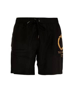 Mit den Beach Boxershorts von Trussardi, bei denen Komfort und Design in perfekter Balance zueinander stehen, wird Ihr Stil am Strand aufgewertet. Sie sind aus leichten, schnell trocknenden Stoffen gefertigt und zeichnen sich durch einen modernen Schnitt und raffinierte Details aus. Die raffinierten Muster und die vielseitige Passform machen sie ideal für jeden Moment des Tages, vom Entspannen unter dem Sonnenschirm bis zum Aperitif mit Blick aufs Meer.