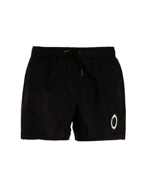 Verhoog je stijl op het strand met de strandboxershort van Trussardi, waarin comfort en design perfect in balans zijn. Ze zijn gemaakt van lichtgewicht, sneldrogende stoffen en onderscheiden zich door hun moderne snit en verfijnde details. De verfijnde patronen en veelzijdige pasvorm maken ze ideaal voor elk moment van de dag, van ontspannen onder de parasol tot genieten van een aperitief met uitzicht op zee.