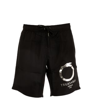 Mit den Beach Boxershorts von Trussardi, bei denen Komfort und Design in perfekter Balance zueinander stehen, wird Ihr Stil am Strand aufgewertet. Sie sind aus leichten, schnell trocknenden Stoffen gefertigt und zeichnen sich durch einen modernen Schnitt und raffinierte Details aus. Die raffinierten Muster und die vielseitige Passform machen sie ideal für jeden Moment des Tages, vom Entspannen unter dem Sonnenschirm bis zum Aperitif mit Blick aufs Meer.