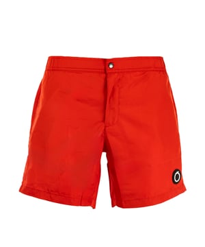 Verhoog je stijl op het strand met de strandboxershort van Trussardi, waarin comfort en design perfect in balans zijn. Ze zijn gemaakt van lichtgewicht, sneldrogende stoffen en onderscheiden zich door hun moderne snit en verfijnde details. De verfijnde patronen en veelzijdige pasvorm maken ze ideaal voor elk moment van de dag, van ontspannen onder de parasol tot genieten van een aperitief met uitzicht op zee.