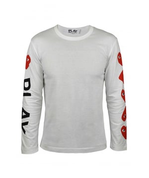 Comme des Garçons T-shirt van wit katoen.Zwart PLAY-logo en emblematisch rood hart gedrukt op één mouw.Meerdere rode harten gedrukt op andere mouw.Ronde kraag.Lange mouwen.
