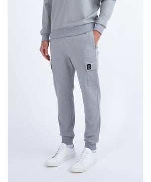 LUKE Mainline is all about creating well-crafted, premium wardrobe essentials and these joggers are a case in point. They feature a comfy drawcord waist, essential side zip pockets, a patch pocket on each leg and soft rib cuffs. They are detailed with dark pewter gloss trims and are complete with brands iconic raised metal lion felt badge on the left leg.