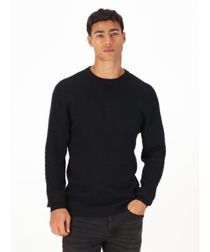 This time-less, long sleeve, cable knit jumper from LUKE is the perfect addition to your everyday wardrobe. Crafted from a luxury cotton blend, it features soft rib trims throughout and is complete with the brands iconic LUKE 1977 rounded sew on metal bar at the left hem.