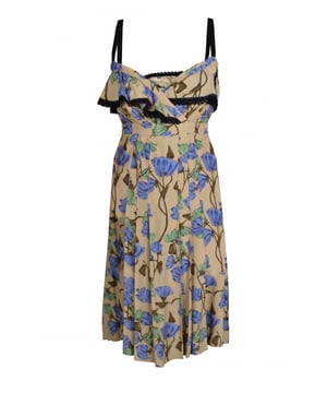 Beige Prada-jurk met bloemmotieven.Ritssluiting aan de zijkant.100% viscose.Kanten details op de volant.Made in Italy.