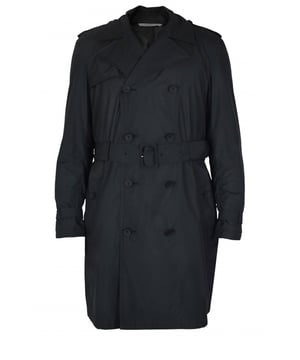 Gabardina negra Valentino.Cierre de botón con cinturón en la cintura.Detalles de charreteras y cuello.Made in Italy.
